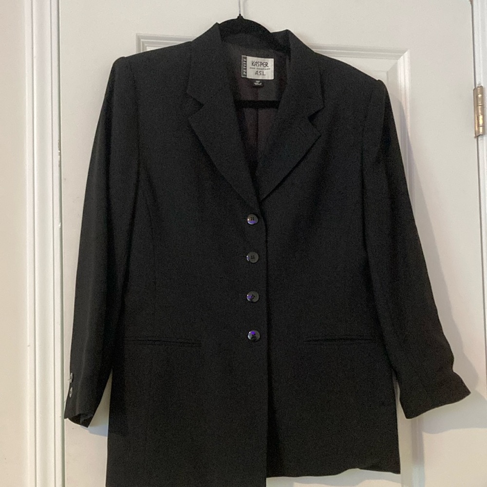 Woman’s 14p Kasper Black Blazer with Notched Lapels and Structured Shoulders